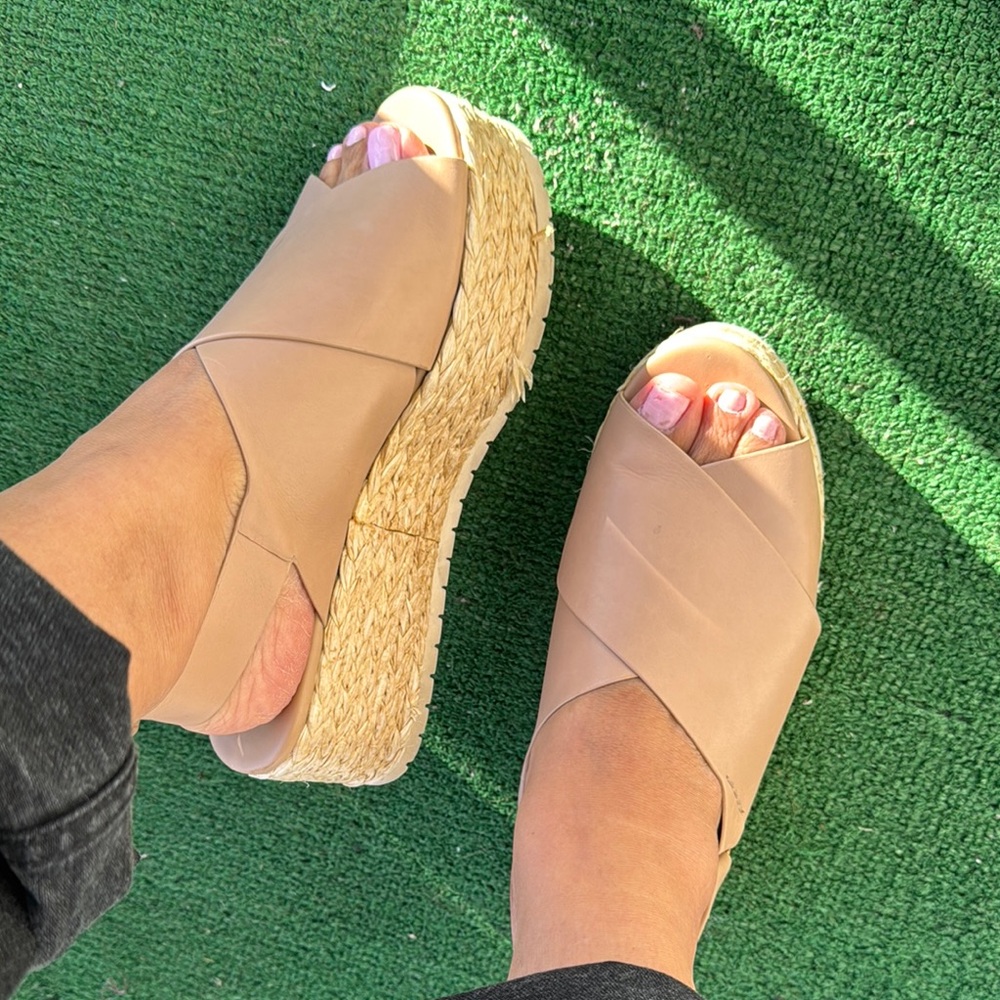 Vince Women's Tan Wedge Sandals Sz 7